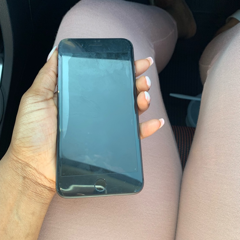 IPhone 8p Plus - Picture 2 of 5